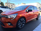 対向車や前方車両を感知した場合は、ハイビームとロービームを自動で切り替えて、最適な前方視界を確保。他車を眩惑することなく夜間走行の安全性を高めます。