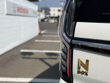 左側のリアコンビネーションランプ周辺です。