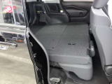 当店では専任のメカニックが大切なお客様のお車を一台一台丁寧に整備いたします。自社認証工場にてリフトアップし下回りまでキッチリ検査いたします。