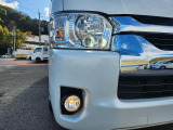 ヘッドライトは明るいLEDライトです。フォグライトも装備されています。