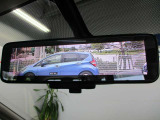 ■インテリジェントルームミラー。液晶ディスプレイで後方部を広い視野で確認できるルームミラーモニター搭載!