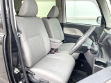 運転席シート廻りは使用感も少なく、良好な状態となっています。前オーナー様が丁寧に使っていたことがよくわかりますね。