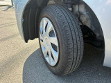 左前のタイヤです