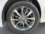 専用のアルミホイールです。タイヤサイズは、155/65R14です。