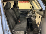乗降がしやすい運転席。高さが調節できて小柄な方でも運転しやすいポジションをとることができます。