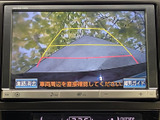 駐車時や後退時の安全をサポートします。後方の状況を把握しやすく、運転操作をアシストすることで、運転初心者の方にも安心です。