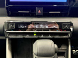 運転席と助手席、それぞれで温度調節ができるデュアルエアコン☆