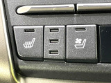 【シートヒーター&ベンチレーション】夏場は涼しい風でお尻や背中の熱やムレを防ぎ、冬はエアコンよりも早く温まってポカポカに!季節を問わず快適に過ごせます。