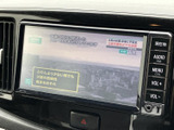 停車時に映像を楽しめるTV画面。移動時間の待ち時間も、快適に過ごすことができます。