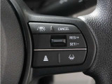 ◆アダプティブクルーズコントロール◆予め設定した車速内でクルマが自動的に加減速。前走車との適切な車間距離を維持しながら追従走行します。【LKAS】車線維持支援システムでステアリング操作を支援。