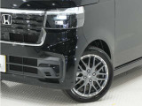 ◆オートハイビーム◆街灯などがなくて暗い場合、見やすいように自動でハイビームに。先行車や対向車を検知すると、ロービームに切り替えます!