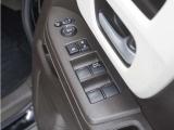 ◆パワーウィンドウスイッチ◆運転席から全席の窓の開閉操作を行うことが出来いつでも換気ができます!