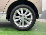 アルミホイールだけでも車のイメージがかなり変わりますね。