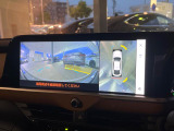 【パノラミックビューモニター】専用のカメラにより、上から見下ろしたような視点で360度クルマの周囲を確認することができます☆死角部分も確認しやすく、狭い場所での切り返しや駐車もスムーズに行えます。