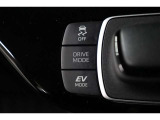 燃費をより向上させるエコドライブモードとパワフルな走行を愉しめるパワーモードを選べるスイッチが付いております!