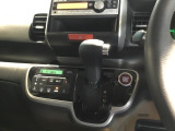 運転席周辺のスマートなレイアウトが、操作のしやすさを実現。快適なドライブをサポートします。