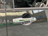 品質へのこだわり!フロアマットやシートなど車内をキレイに清掃し、ニオイや汚れなどを徹底的にクリーニングしてもらっております。室内はピカピカです☆