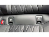 【ISOFIX】取り付け部分が見やすくなっており、チャイルドシートも取り付け簡単です!