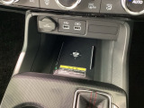 スマートフォンの充電ができるワイヤレス充電器が付いてます☆