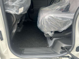 フロアマットも綺麗にクリーニングして納車しております!