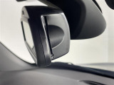 【ETC】有料道路を利用する際に料金所で停止することなく通過できる、ETC車載器(ノンストップ自動料金収受システム機器)が装備されています。セットアップを行うことで利用可能になります。