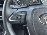 ステアリングスイッチ付きで運転中、前方から目線をそらすことなく、オーディオ等の操作が可能です!