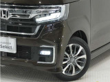 ◆オートハイビーム◆街灯などがなくて暗い場合、見やすいように自動でハイビームに。先行車や対向車を検知すると、ロービームに切り替えます!