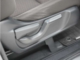 ◆シートハイトアジャスター◆運転席を上下に高さ調節ができます!運転ポジションを体格に合わせてシート調整できます。