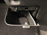 収納ボックスがついており便利に使用出来ます。