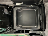収納スペースになります!車検証入れなども入ります♪