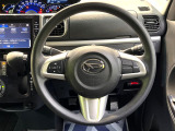 インテリアに合わせたデザインのステアリングは、運転される方のことも考え、運転しやすい形状、大きさです。是非一度、実際に触ってお確かめください。