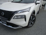 明るいLEDヘッドライト採用で夜の運転も安心です。フォグランプもついていて、霧の中でも明るい視界を確保します。