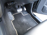 4WD/オートマ/エアコン/パワステ/ETC/ナビ/TV/Bluetooth/DVD再生/シートヒーター/アルミホイール/ハンドルスイッチ/電動格納ドアミラー/キーレス/ドアバイザー/フロアマット/