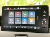 停車時にテレビ番組を視聴できます。移動時間も、ご家族で楽しめるエンターテイメント空間を演出します。