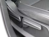 ■ハイトアジャスター■リクライニングだけでなく座席の高さも調整できるので運転のしやすい姿勢を微調整できるので長い運転でも疲れにくいですよ!