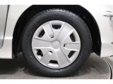 純正のスチールホイールが足元を飾ります!タイヤは185/70R14です。