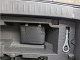 パンク修理、工具レンチ、空気入れです。