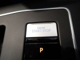 スタートボタンを押すだけでエンジンの始動、停止ができます。