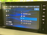 多彩な情報ソースから、お好みのコンテンツをチョイス。音楽やラジオ、動画など、移動時間を有効活用できます。
