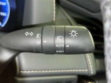 【オートライト】車外の明るさに応じて、自動的にライトの点灯・消灯をしてくれます。