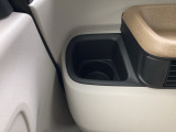 助手席側 カップホルダー