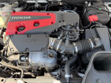 チェーン駆動の、4気筒DOHC VTECターボエンジンです。