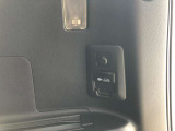 トランクにもAC100V電源が付いております。