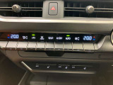 オートエアコン付きです。設定した温度に常に保ってくれます。快適なドライブをお楽しみください。