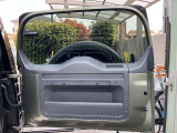 先代ディフェンダーのモチーフが随所にちりばめられています