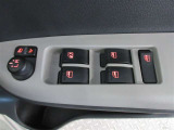 もちろん全席パワーウインドー付。運転席から操作できて便利です。