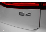 B4モデルはエンジンスタートが非常に静か。かつ発進時にもスターターモーターによるアシストがかかり滑らかで力強い走り心地です。プレミアムモデルにより相応しい仕上がりとなりました。