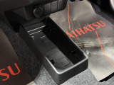 お車の情報が載ったカルテをお渡ししております。