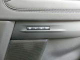 シートメモリーを搭載し、3人まで登録可能な機能。ボタン一つで自分の体に合わせたシート体勢に早変わりします。