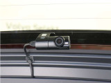 スーパーナイトビジョン2.0をリアカメラにも搭載。夜間走行や暗い駐車場などの低照度環境でも鮮明な映像で録画することができます。スマートフォンとPCで映像を確認できます。安心の純正品です。